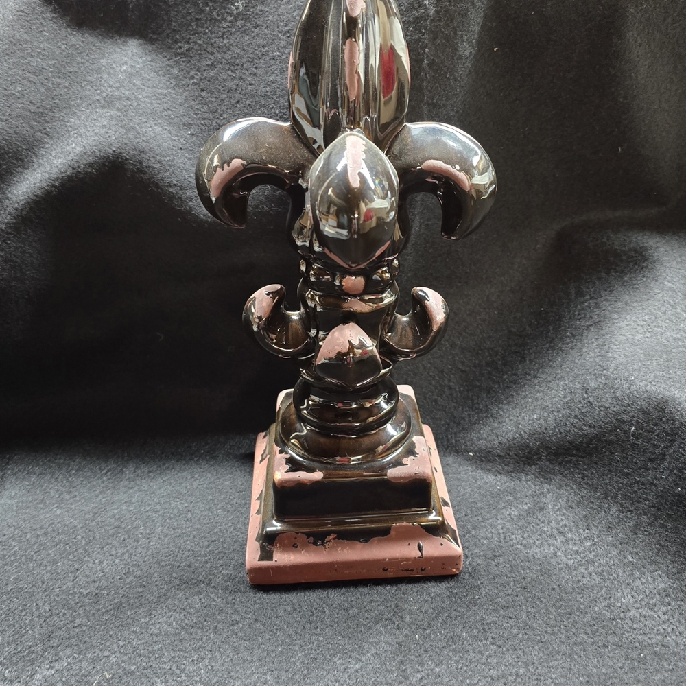 Elegant Black and Brown Fleur-de-Lis Sculpture
